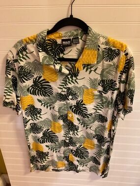 Mad Engine Men’s Medium Pineapple Tropical Hawaiian Shirt Palm Leaf Button Up